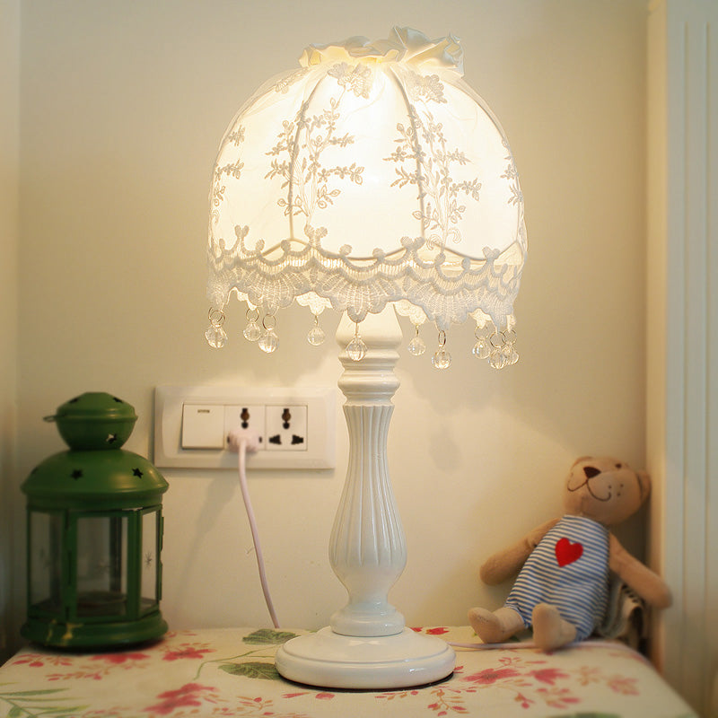 LaceDream – Vintage Table Lamp with Dome Shade and Delicate Lace Details