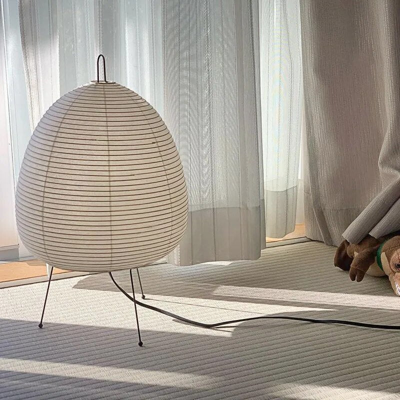 LundGlow – Elegant Round Floor Lamp with Minimalist Raised Base