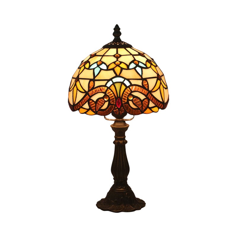 ArtisanGlow – Elegant Tiffany Lamp with Coloured Glass and Classic Brass Base