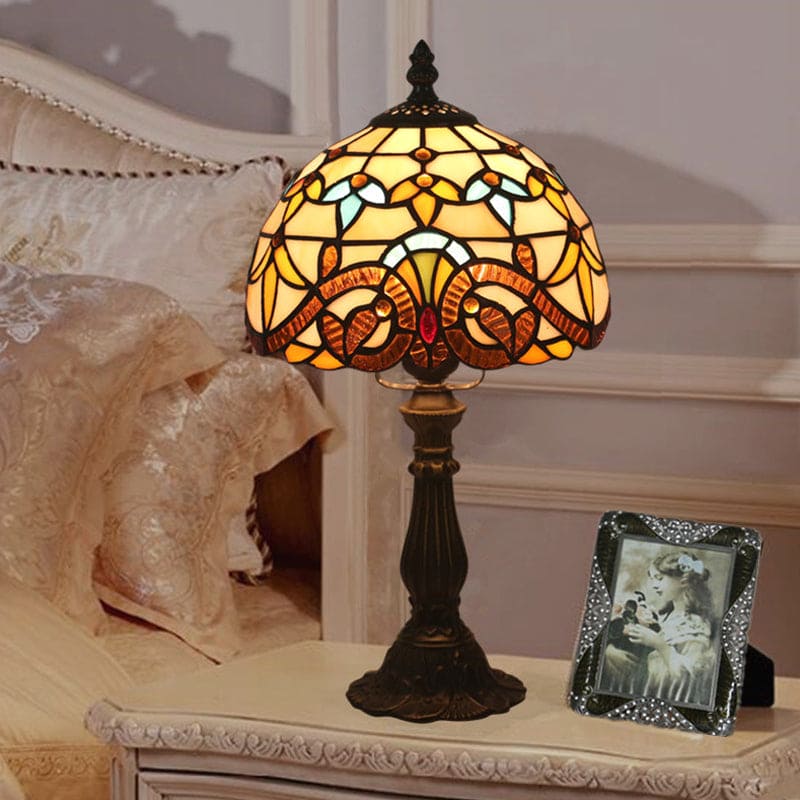 ArtisanGlow – Elegant Tiffany Lamp with Coloured Glass and Classic Brass Base