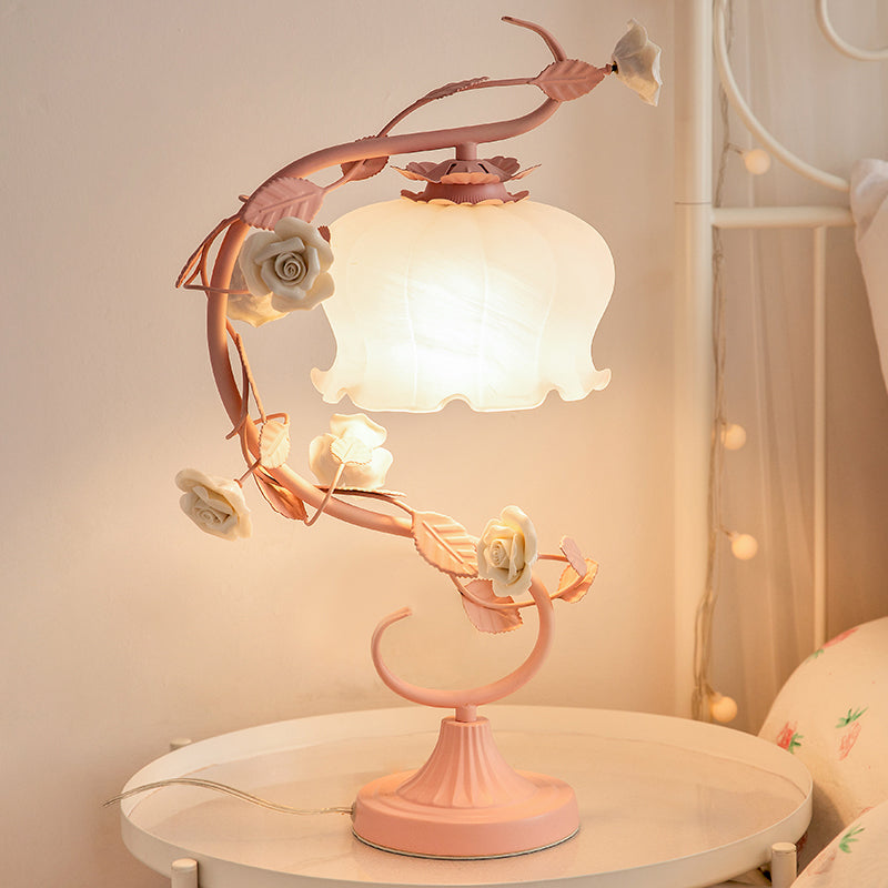 GlowPetal – Elegant Bedside Lamp with Floral Design and Gentle Warm Light