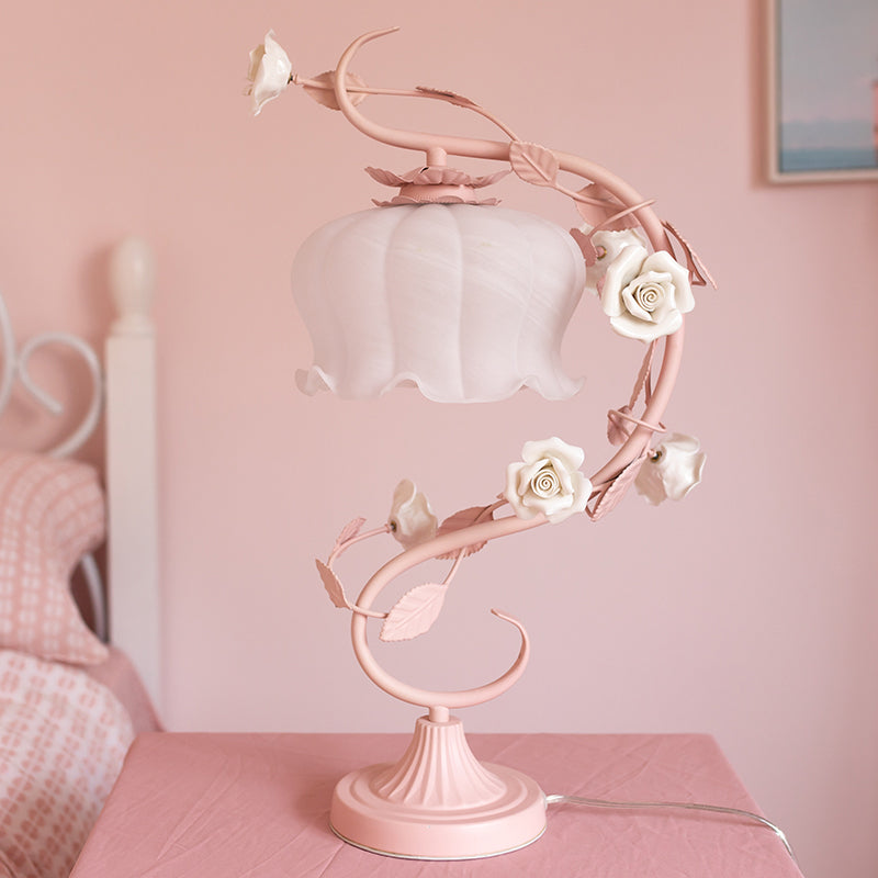 GlowPetal – Elegant Bedside Lamp with Floral Design and Gentle Warm Light