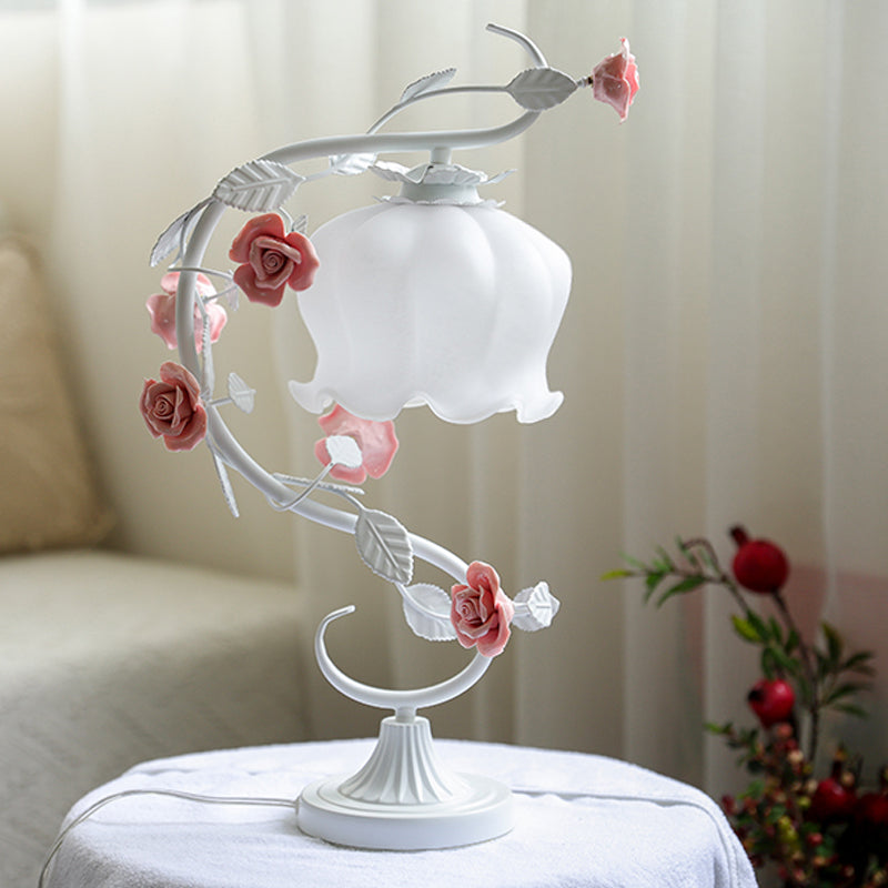 GlowPetal – Elegant Bedside Lamp with Floral Design and Gentle Warm Light