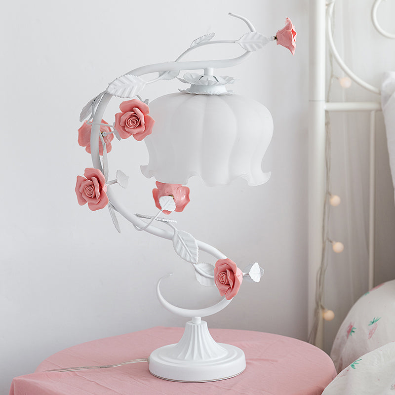 GlowPetal – Elegant Bedside Lamp with Floral Design and Gentle Warm Light